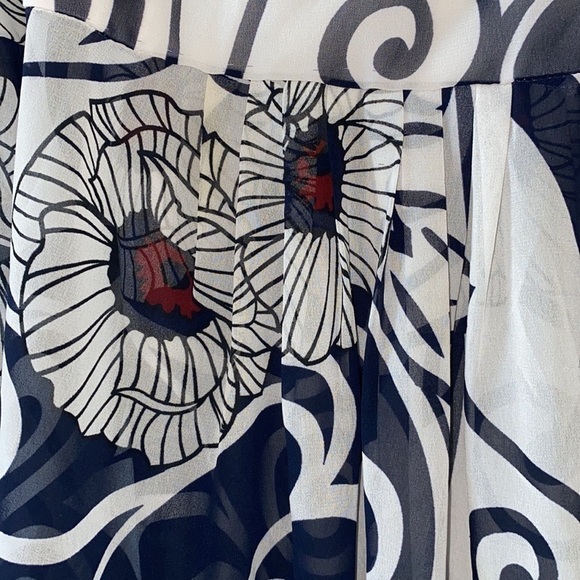 Lane Bryant Sheer Floral Print Short Flutter Sleeve Scoop Neck Top - Picture 3 of 10